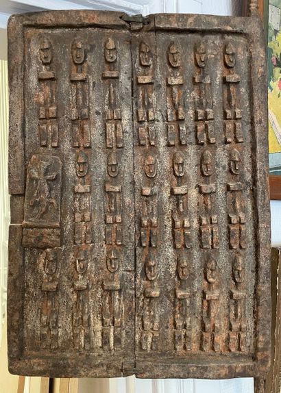 null Petite porte en bois sculpté

Haut. : 63 cm ; Larg. : 39 cm