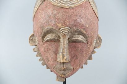 null AFRIQUE 

Masque en bois sculpté à décor rouge

Haut. : 39,5 cm ; Larg. : 19...