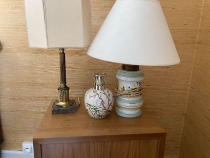 null Réunion comprenant trois lampes dont une lampe Berger : Haut. : 15 cm 

(Petits...