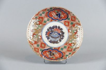 null JAPON

Coupe ronde en porcelaine à décor Imari, au centre, d'un vase fleuri...