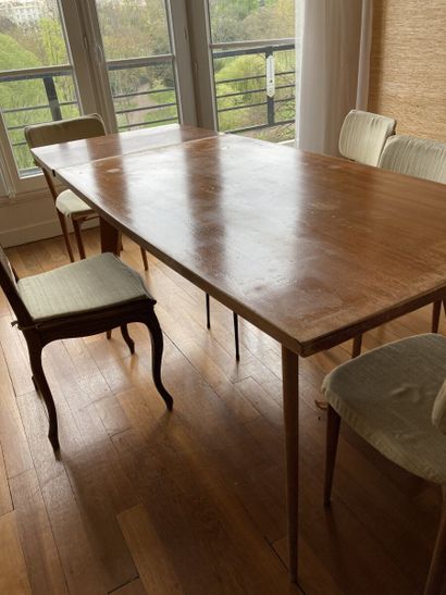 null Travail de style Scandinave

Table et cinq chaises en contreplaqué et bois

(Accidents,...