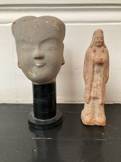 null Meeting of two ceramic subjects: head on a pedestal and dignitary

(Chips.)

Height...