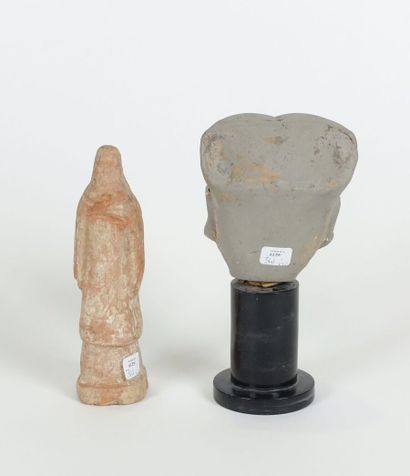 null Meeting of two ceramic subjects: head on a pedestal and dignitary

(Chips.)

Height...