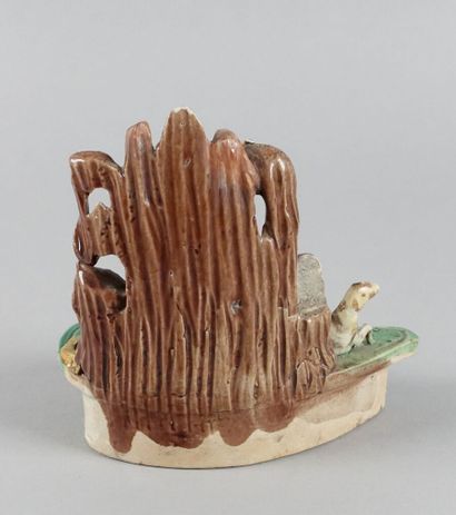 null CHINA - KANGXI period (1662-1722)

A sancai enamelled cookie brush in yellow-green...
