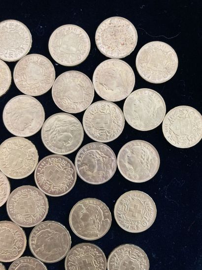null Cinquante pièces de 20 Francs Suisse en or. 

Poids : 321 g. 



Frais acheteur...