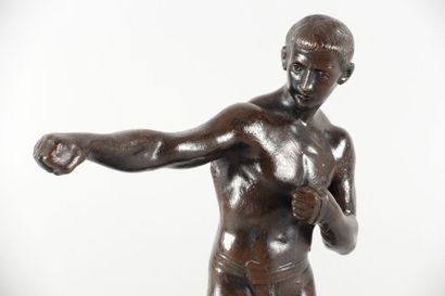 null Athlète

Bronze à patine brune

Haut. : 23,5 cm ; Long. : environ 17 cm ; Larg....