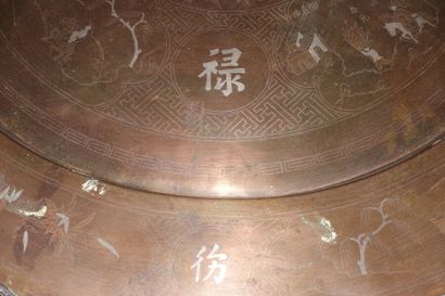 null Chinese tray in decorated copper

Diameter : 66,5 cm