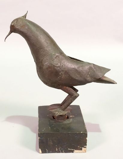 null Bird in metal alloy on a wooden base

(Accidents.)

Height : 34 cm Height :...