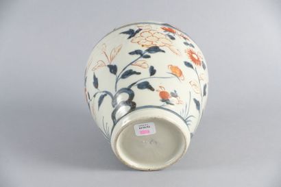 null EXTRÊME-ORIENT

Petit vase pansu en porcelaine blanche à décor floral Imari

Haut....