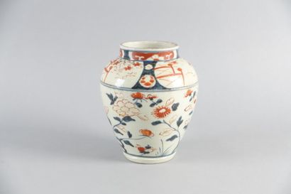 null EXTRÊME-ORIENT

Petit vase pansu en porcelaine blanche à décor floral Imari

Haut....