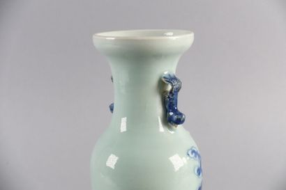 null CHINE, XIXe siècle

Vase balustre en porcelaine à décor en camaïeu de bleu d'un...