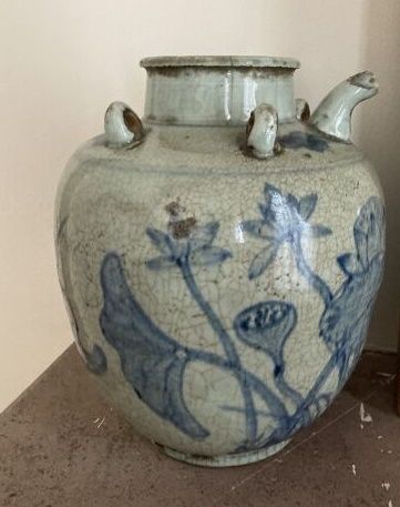 null VIETNAM, vers 1900

Réunion de trois pots en céramique à décor en camaïeu de...