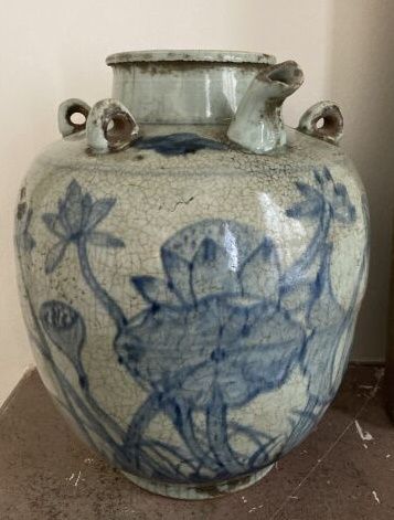 null VIETNAM, vers 1900

Réunion de trois pots en céramique à décor en camaïeu de...