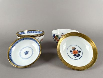 null JAPON - Milieu époque EDO (1603-1868)
Deux bols couverts en porcelaine à décor...