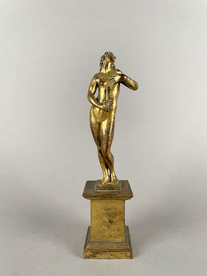 null École italienne du XVIIe siècle
Lucrèce
Figure en bronze doré 
Porte une étiquette...