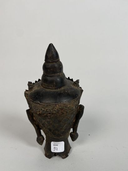 null THAILANDE - Vers 1900
Tête de Bouddha en bronze à patine brune, les yeux mi-clos,...