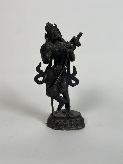 null TIBET - XXe siècle
Statuette de divinité féminine en bronze à patine brune,...