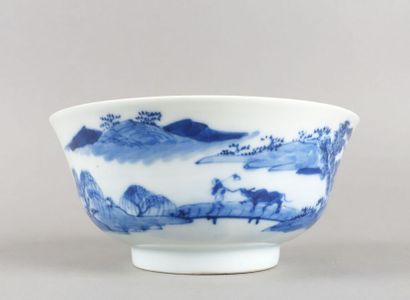 null CHINE POUR LE VIETNAM - XIXe siècle
Bol en porcelaine décorée en bleu sous couverte...