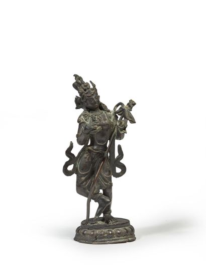 null TIBET - XXe siècle
Statuette de divinité féminine en bronze à patine brune,...