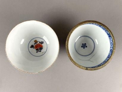 null JAPON - Milieu époque EDO (1603-1868)
Deux bols couverts en porcelaine à décor...