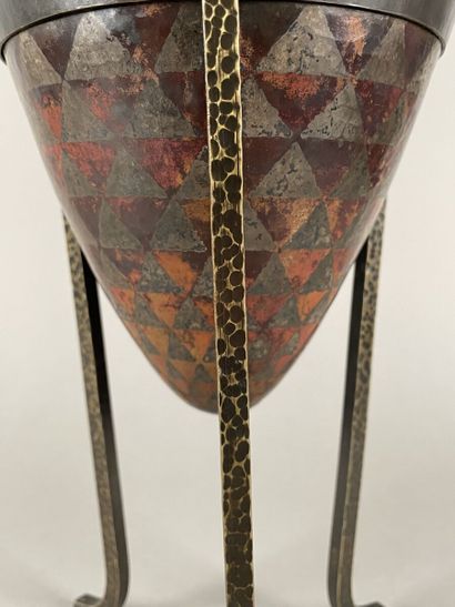 null Claudius LINOSSIER (1892-1953)
Vase amphore en dinanderie de maillechort à corps...