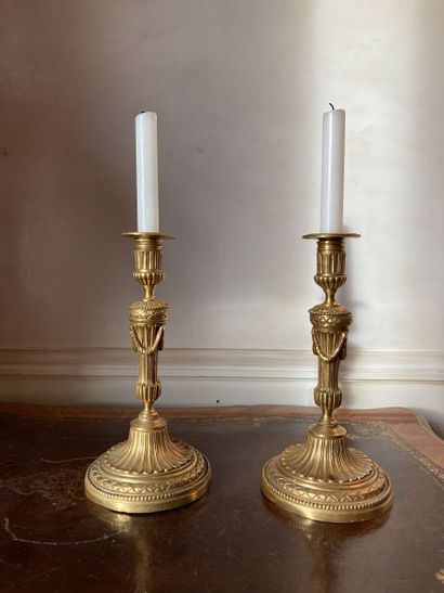 null Pair of ormolu torches, the fluted shaft decorated with garlands, the circular...