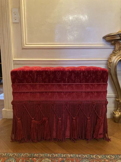 null Pair of rectangular poufs covered with red velvet and decorated with trimmings.
Napoleon...