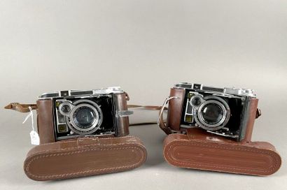 null Set of two miscellaneous Royer (Teleroy) bellows cameras with Som Berthiot Paris...