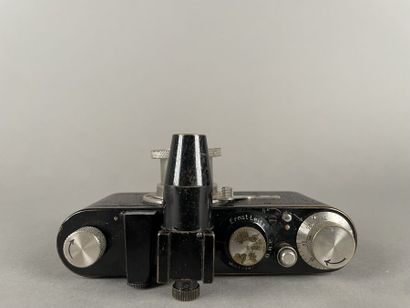 null Camera. Leitz Leica I case n° 6888 (1928) with Elmar 3.5/50 mm lens (impurities)...