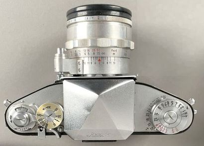 null Set of two Ihagee Exakta VX cameras with Carl Zeiss Jena Flektogon 4/20 mm lens...