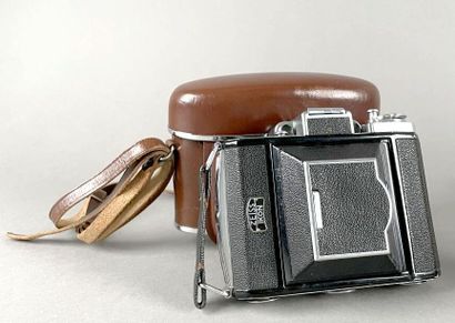 null Set of two Zeiss Ikon cameras with cases. Contax III case n° J 74742 with Carl...