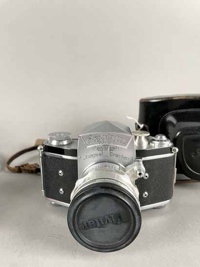 null Set of two Ihagee Exakta VX cameras with Carl Zeiss Jena Flektogon 4/20 mm lens...