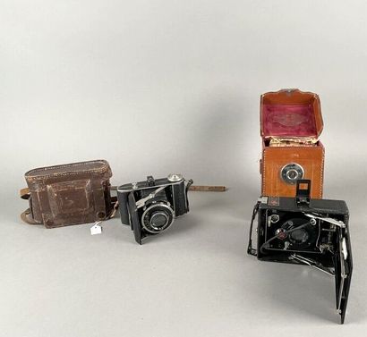 Set of two miscellaneous bellows cameras:...