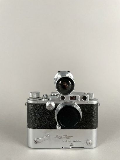 null Camera. Leitz Leica IIIa body n° 302 235 (1938) with Hektor 2.8/6.3 cm lens...