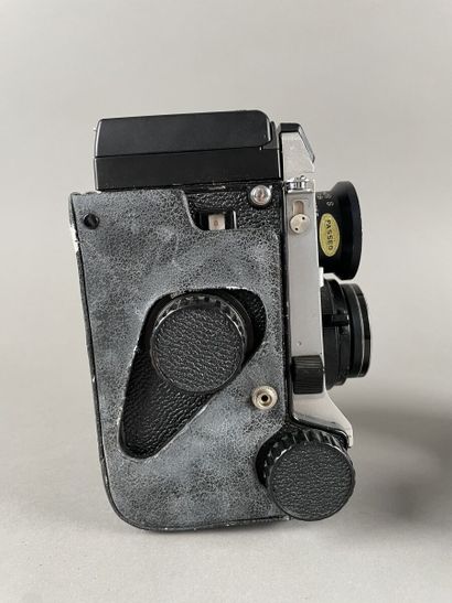 null Mamiya C220 Professional F body with Mamiya-Sekor S 2.8/80 mm lenses and ca...