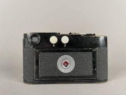 null Appareil photographique. Boîtier Leitz Leica M2 noir BLACK PAINT n° 1 093 706...