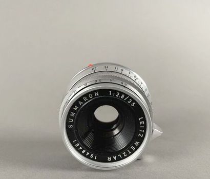 null Camera. Leitz Summaron 2.8/35 mm lens n° 1 948 481 (1962, impurities).