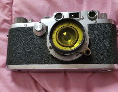 null Leitz Leica IIIC body n°503208 (1950) with Elmar 3.5/5cm lens n°744095 (1949)...