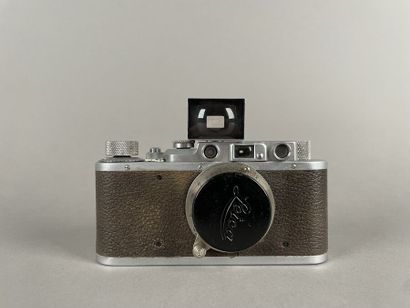 Camera. Leitz Leica II body n° 263756 (1937)...