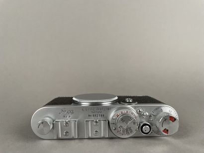 null Camera. Leitz Leica IF body n° 682 588 (1955, seized) without lens.