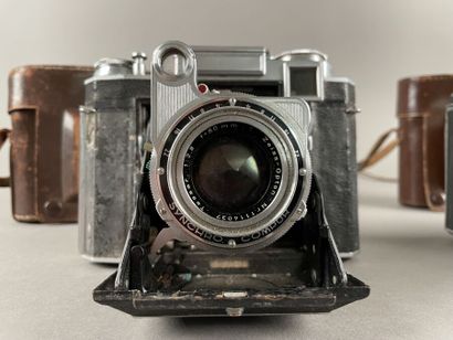 null Set of two Zeiss Ikon cameras: Super Ikonta 532/16 case with Tessar 2.8/8 cm...