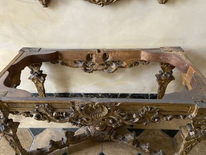 null Carved and gilded wood middle table of rectangular form, with openwork decoration...