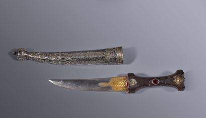 null Rare dague ottomane
Turquie, période Ottomane, seconde moitié du XVIIe siècle
Long....