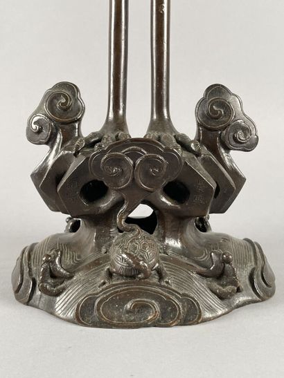 null CHINA - 18th century
Large bronze crane with brown patina forming a covered...