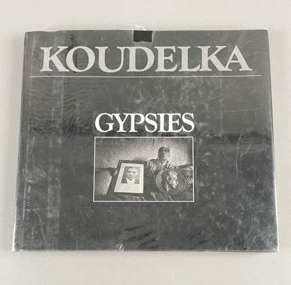 KOUDELKA Joseph. Gypsies. 
Album photographique...