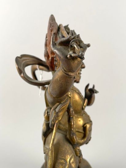 null TIBET, XVIIIe siècle
Importante statue d'Hayagriva en bronze doré, piétinant...