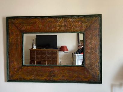 null Miroir rectangulaire à cadre en bois peint d'ogives en polychromie 
(Accidents.)
Haut....