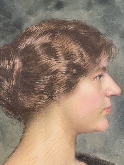 null Marcel BASCHET (1862-1941)
Portrait de femme de profil au chignon
Pastel gras...