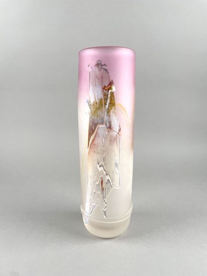 null Louis LELOUP (né en 1929)
Vase cylindrique en verre
Signé sous la base
Haut....