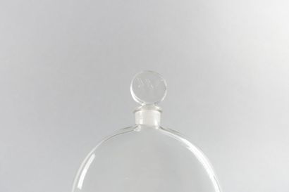 null René LALIQUE (1860-1945) & WORTH
« Worth ». Flacon en verre blanc soufflé-moulé...